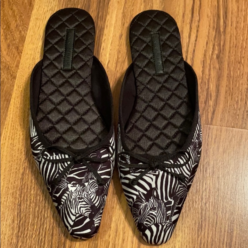 Zebra print banana republic slippers